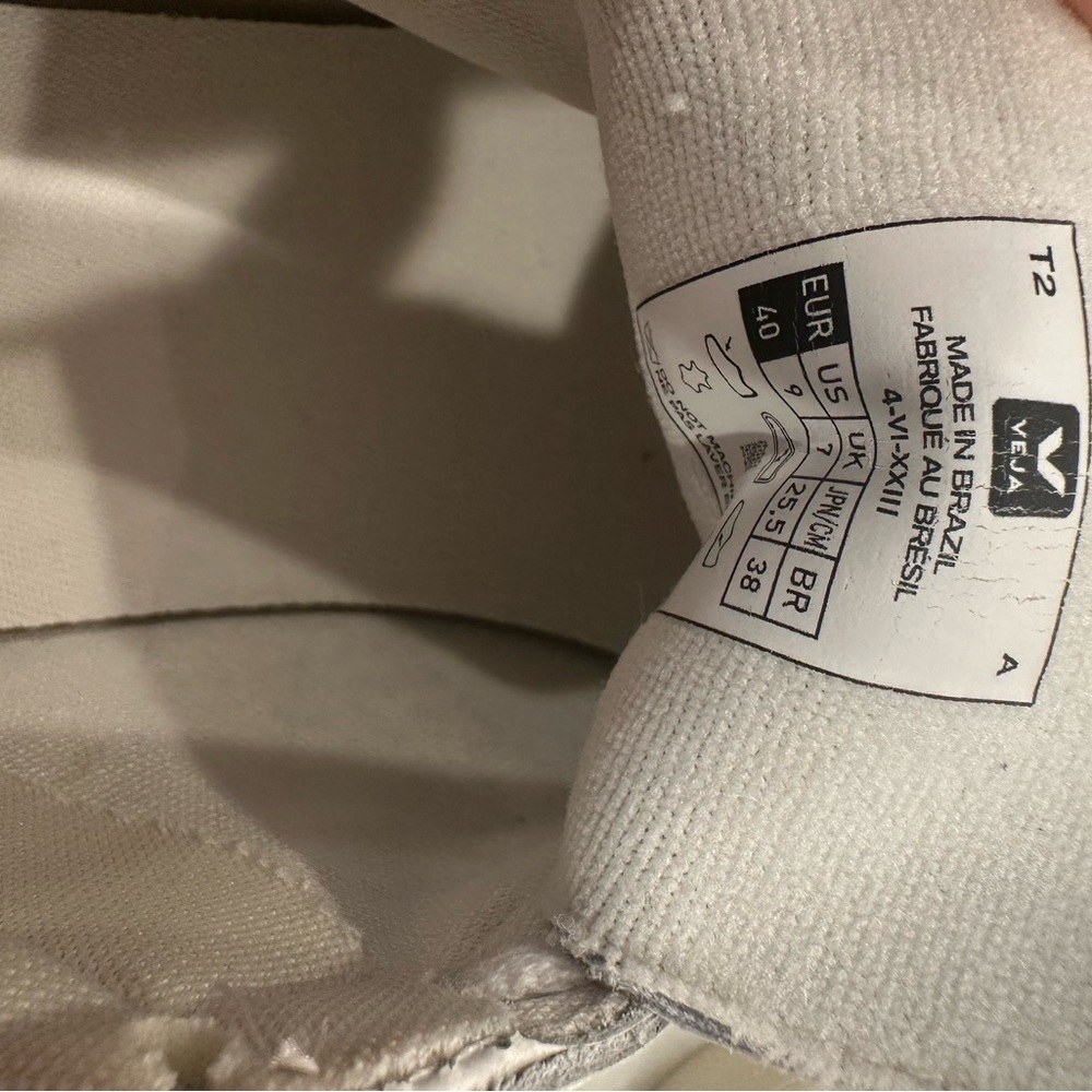 New never worn Veja sneakers - Picture 3 of 6